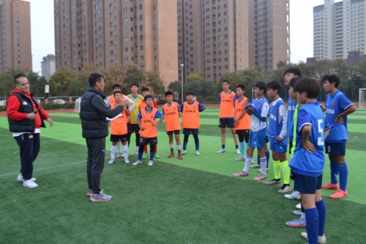 11月3日，河南俱樂部梯隊(duì)選拔測試在濮陽建業(yè)外國語學(xué)校順利進(jìn)行