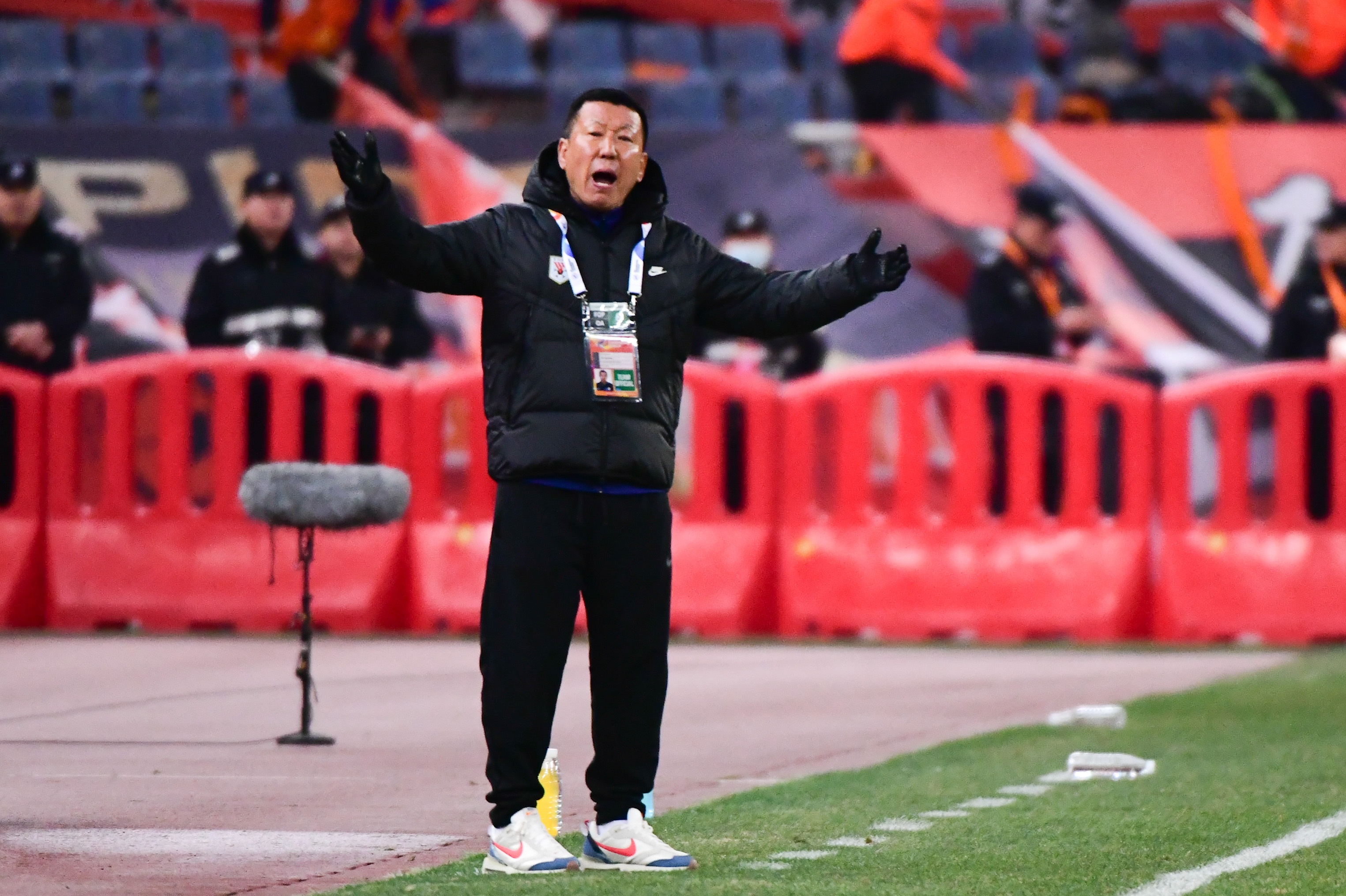 徐江批崔康熙：花轉會費弄來帕托、強行引進瓦科，錢花了事辦砸了